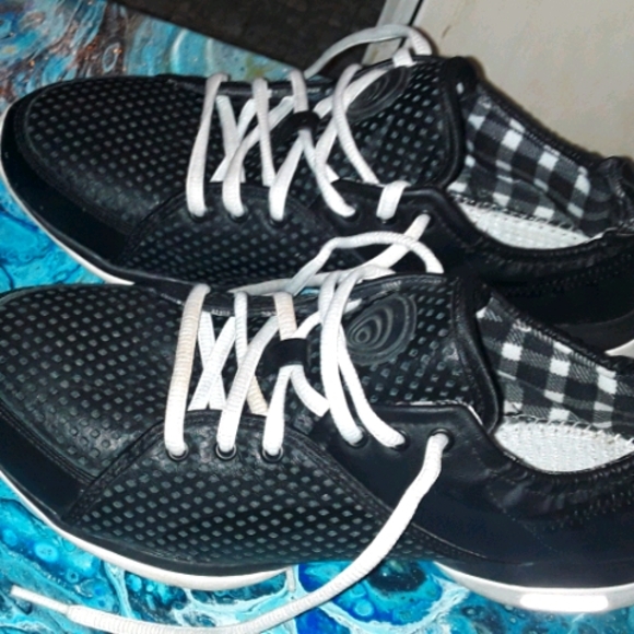 Reebok Easy Tone Exercise Shoes - Picture 1 of 14